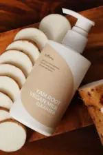 Isntree Yam Root Vegan Milk Cleanser 220ml - Image 3